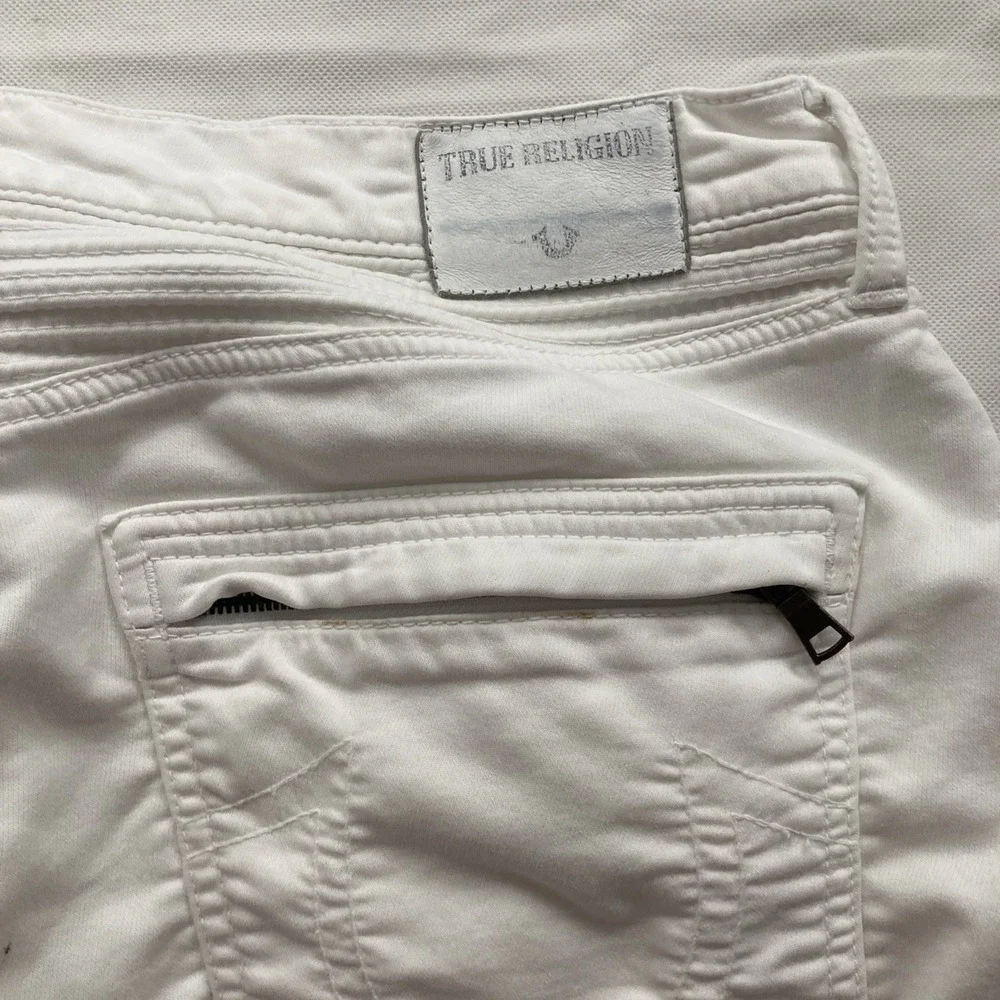 True Religion Geno Distressed Denim Cut-Off Moto Shorts White Relaxed Slim Sz 34